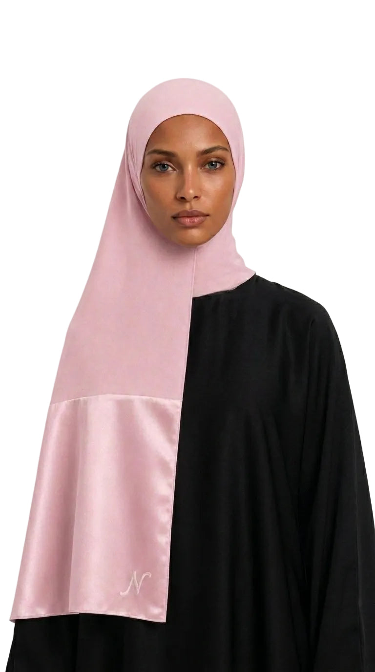 Hijab Modal Satin rose poudré porté